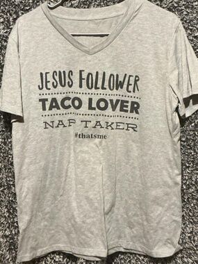 “Jesus Follower Taco Lover Nap Taker” Graphic Tee Women's Large Gray V-Neck